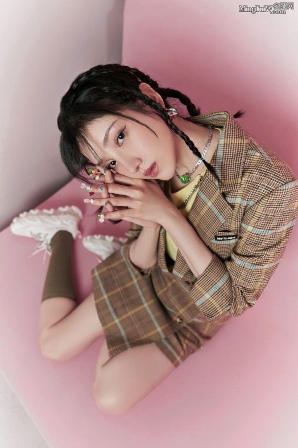 CHANCE七月封面人物陈小纭少女腿穿棉筒袜(2/3)