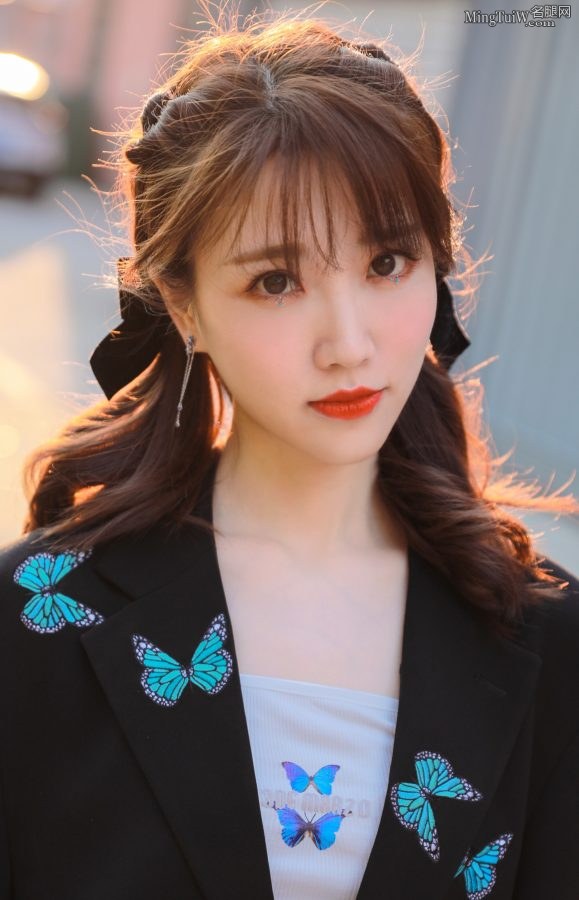 本小区最美的腿张纯烨(6/6)