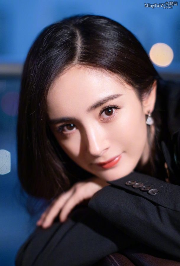 御姐杨幂穿西装长裤盯着你看真受不了(3/5)