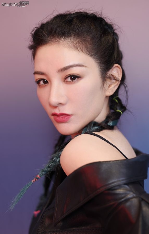 女明星黄奕大气高清写真照高跟脚背很美(4/4)