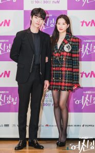 韩国美女文佳煐的黑丝高跟和朴宥娜的美大腿