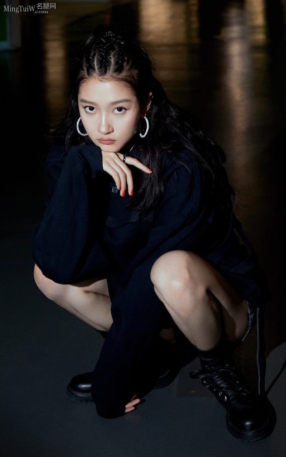 长腿美女关晓彤皮肤太白滑了(2/5)