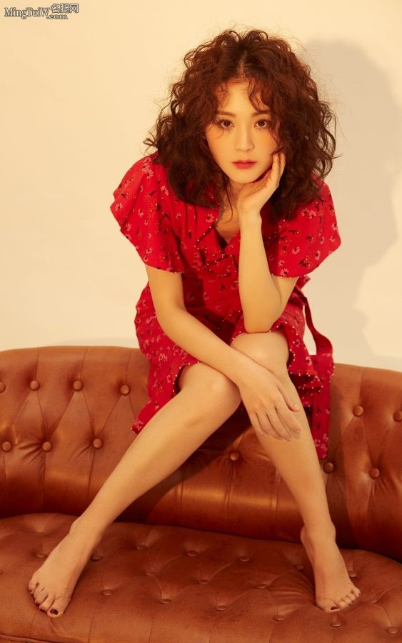 Mao Linlin's beautiful legs and feet fashion photo(1/2)