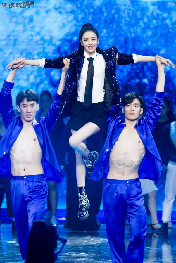 综艺节目《舞者》佟丽娅帅美装扮大长腿迷人(6/6)