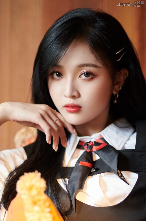 吴宣仪美腿穿黑丝筒袜拍写真小姐姐太好看(4/6)