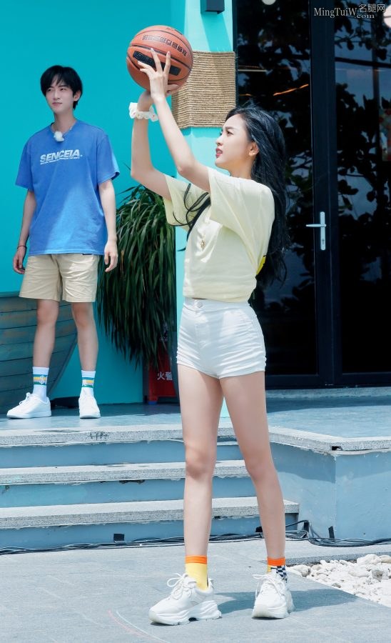 《完美的夏天》吴宣仪完美的大长腿(7/7)