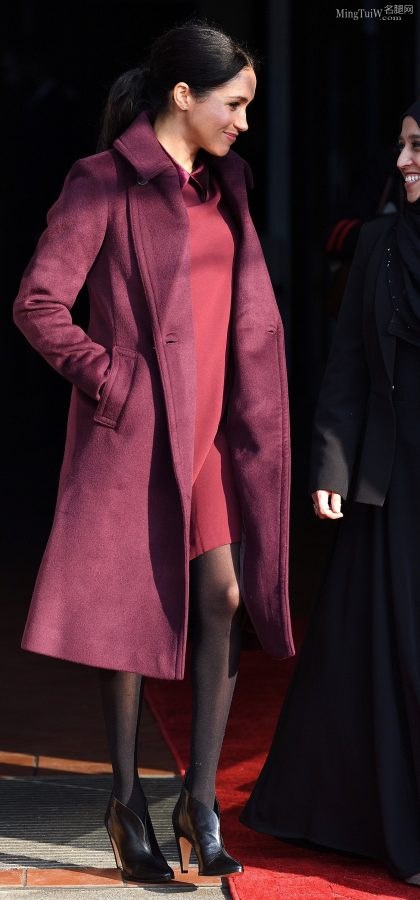 Meghan Markle腿穿黑色丝袜出行(12/16)