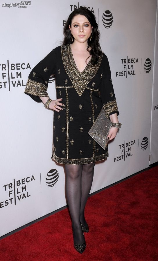 Michelle Trachtenberg wears black silk pointed-toe high heels on the red carpet(4/5)
