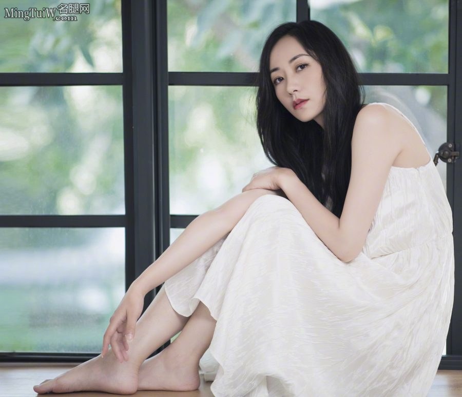 Snow White and Han Xue's beautiful white feet(1/6)