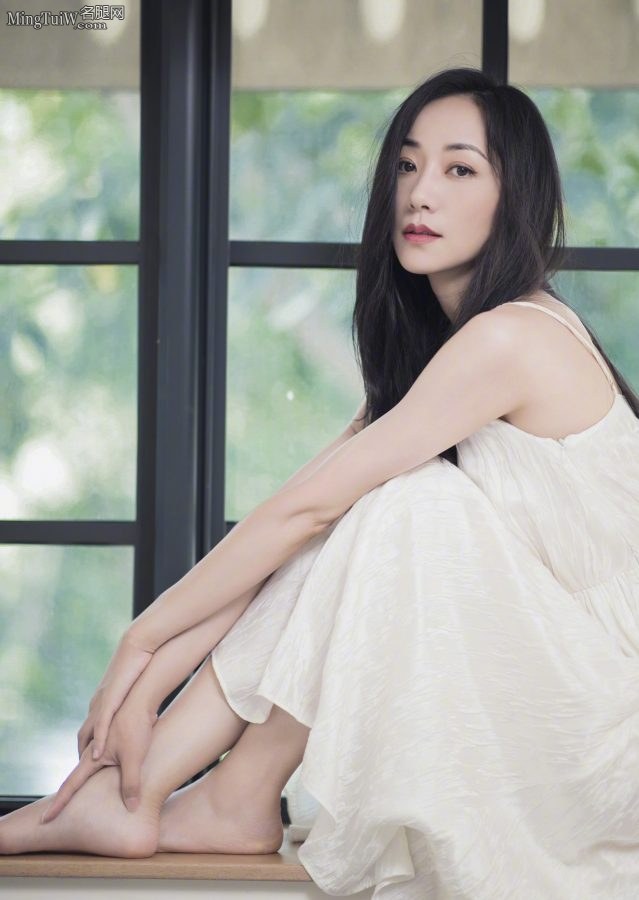 Snow White and Han Xue's beautiful white feet(2/6)