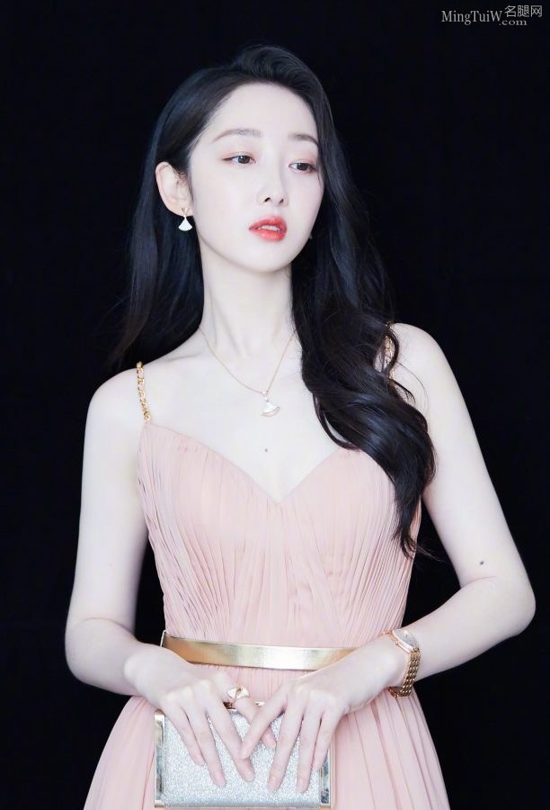 蒋梦婕梦幻写真红唇迷人玉腿白滑(4/7)