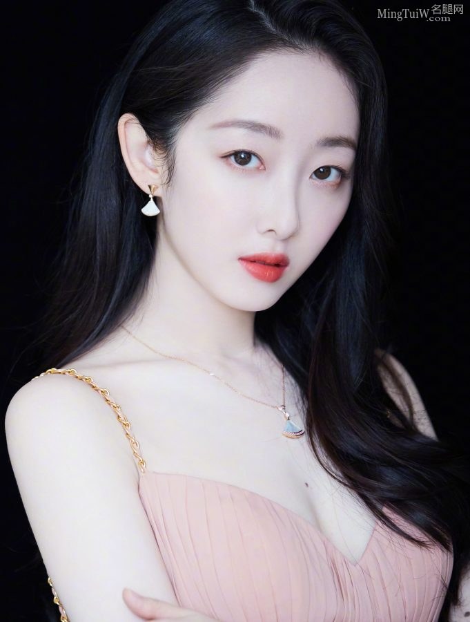 蒋梦婕梦幻写真红唇迷人玉腿白滑(5/7)