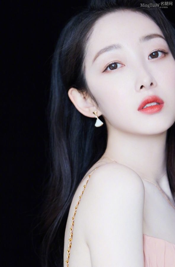 蒋梦婕梦幻写真红唇迷人玉腿白滑(6/7)