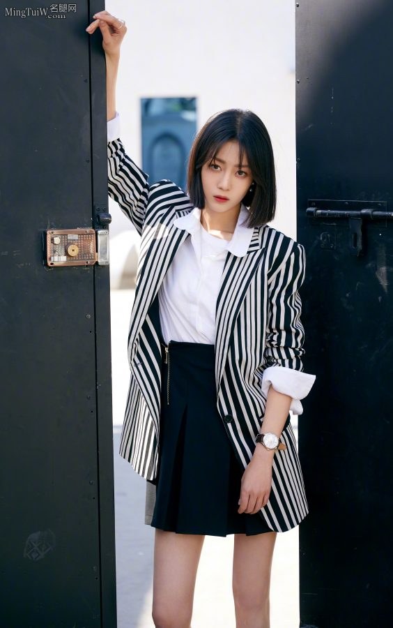 高挑的女明星李溪芮学生气质美腿细长(6/9)