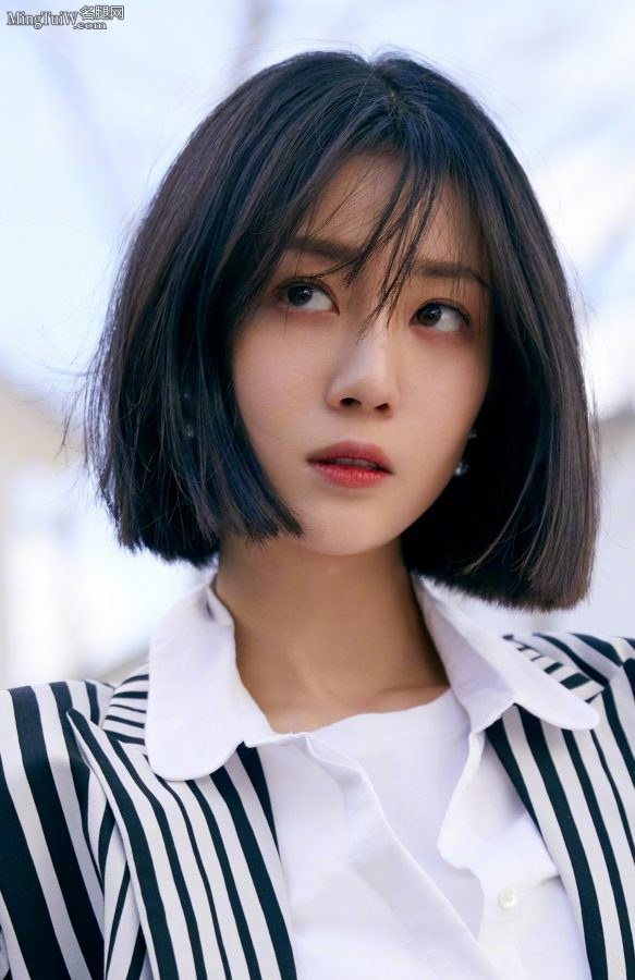 高挑的女明星李溪芮学生气质美腿细长(9/9)