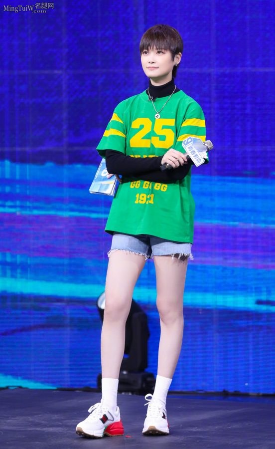 "Youth with You" 3 Li Yuchun in denim hot pants and white legs(1/3)