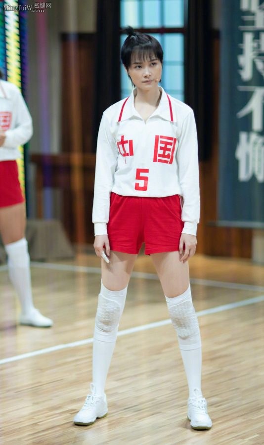大长腿排球运动员李宇春(1/5)