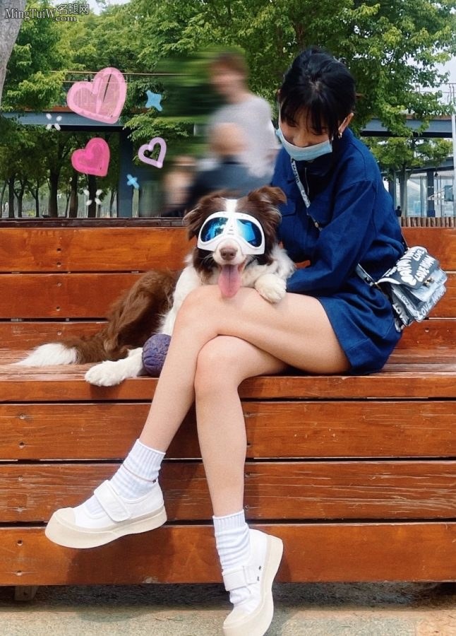 少女宋祖儿戴口罩外出在公共场合展示美腿(1/4)