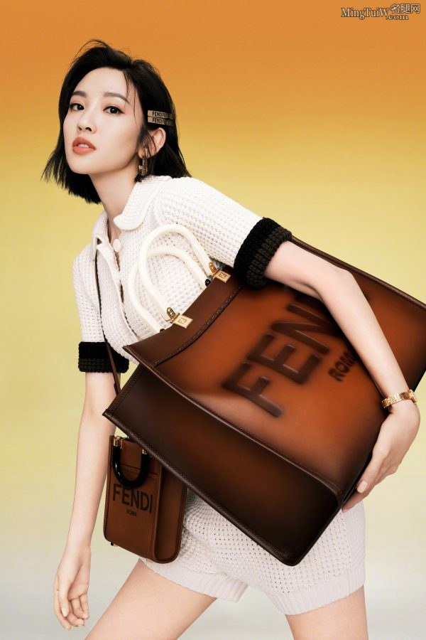 唐艺昕和好姐妹薇娅合照同秀美腿(5/9)