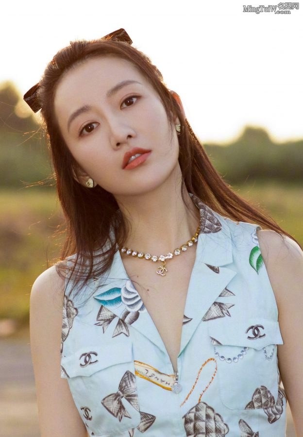 Female star Wang Ou is dressed pure and beautiful with beautiful legs(4/4)