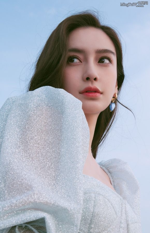 Angelababy海边展示自己纤细的美腿这身材太好了(2/5)