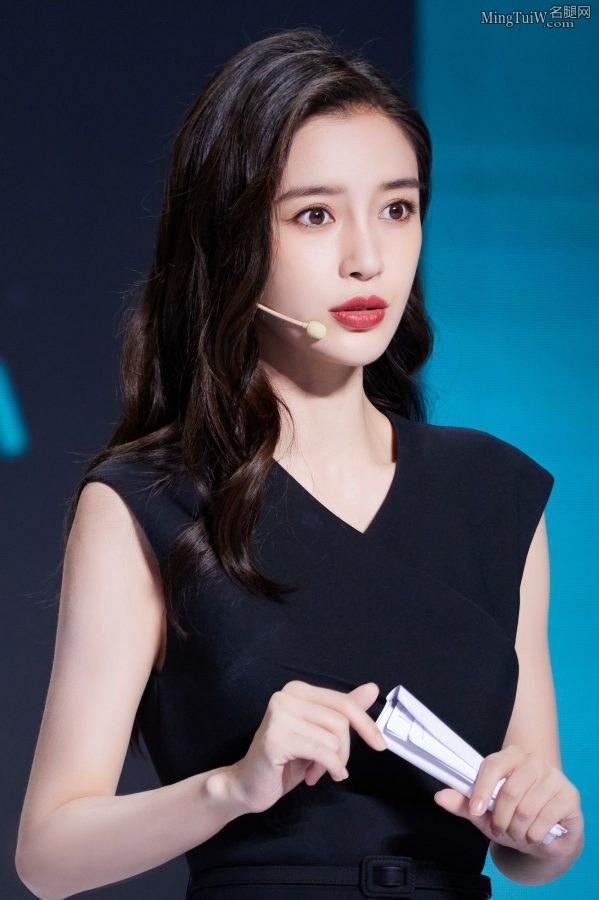 Angelababy杨颖纹身脚背太诱人(5/5)