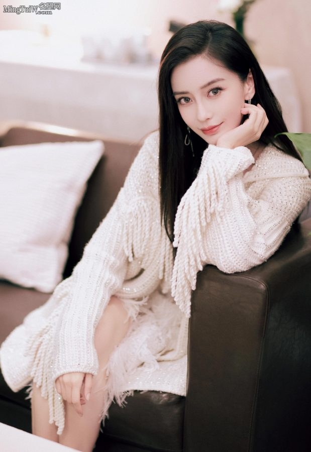 美丽大姐姐杨颖白毛衣美腿这脸也太好看了(3/11)