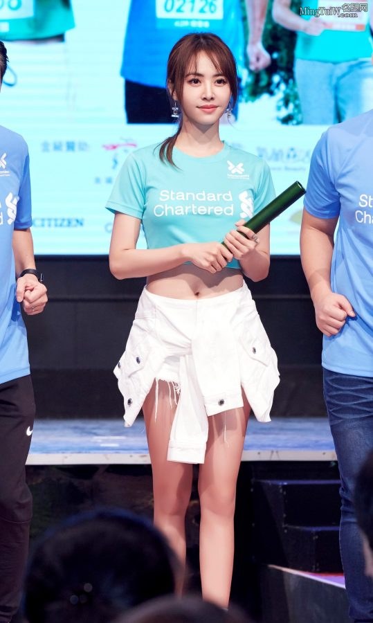 Pure and elegant actress Jolin Tsai has smooth legs(5/5)