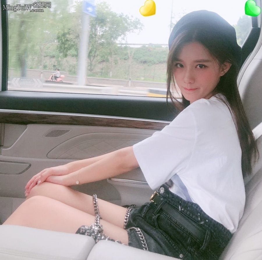 小姐姐陈意涵车内美丽的大腿(5/5)