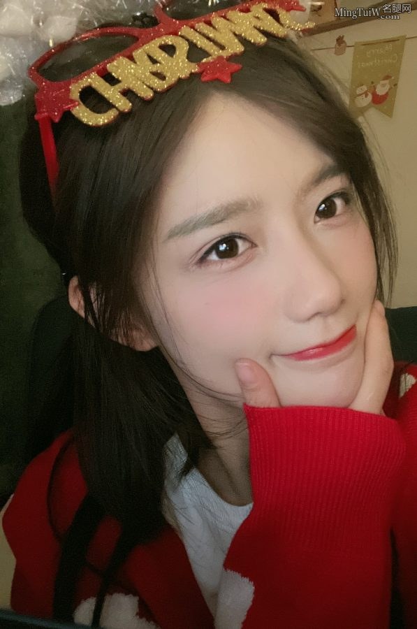 圣诞主题陈意涵腿穿肉色袜子红唇迷人(7/8)