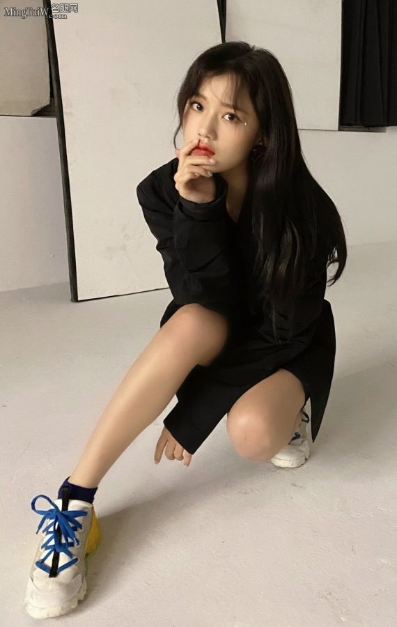 小姐姐陈意涵光洁的玉腿(8/10)