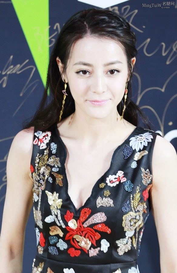迪丽热巴红毯秀沟纯天然无修(2/5)