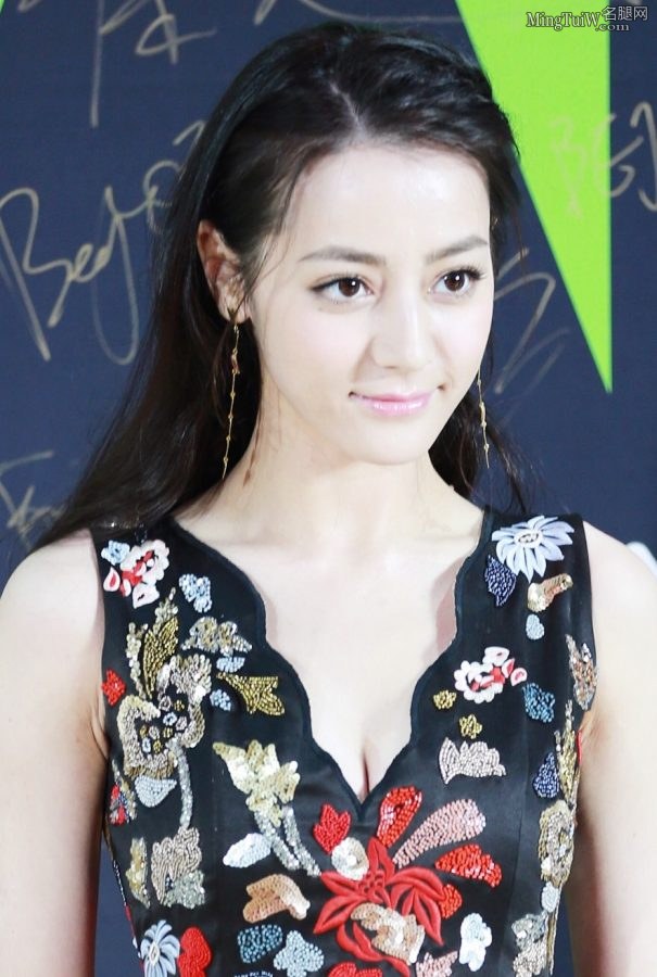 迪丽热巴红毯秀沟纯天然无修(4/5)
