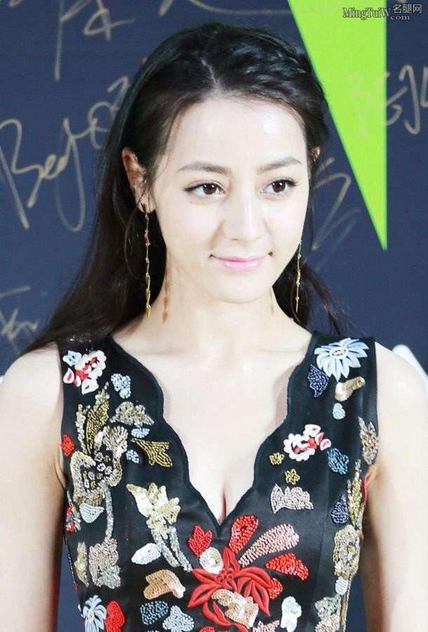 迪丽热巴红毯秀沟纯天然无修(5/5)
