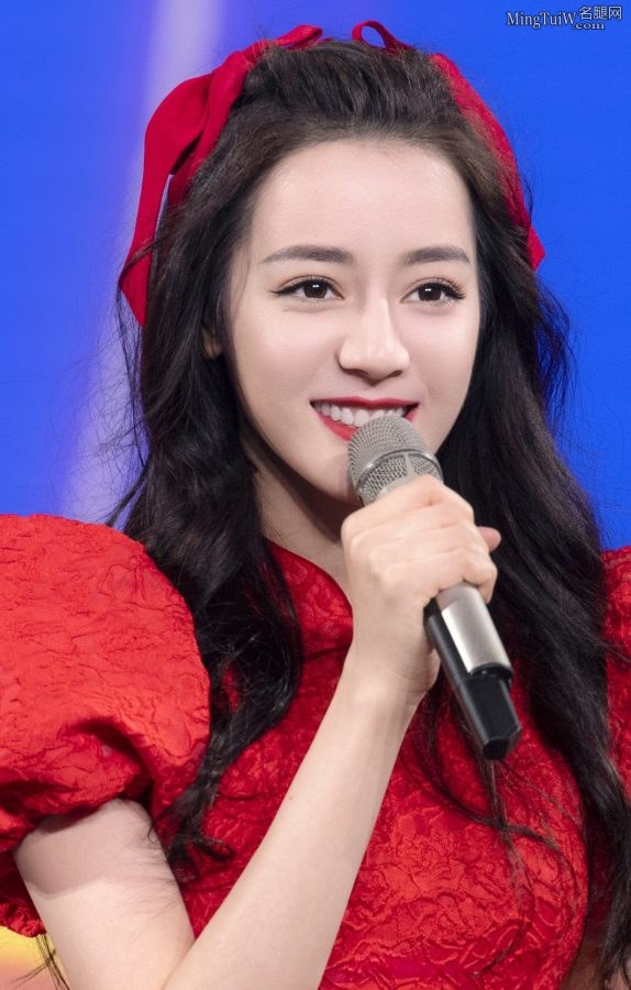 甜度爆表的女星迪丽热巴(3/9)