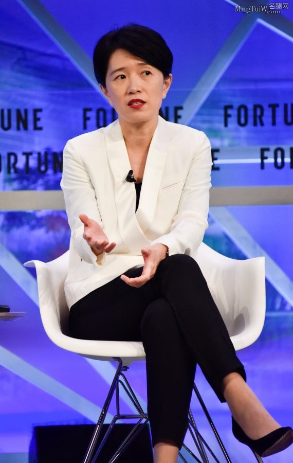 女强人段小缨裤里肉丝袜(2/8)