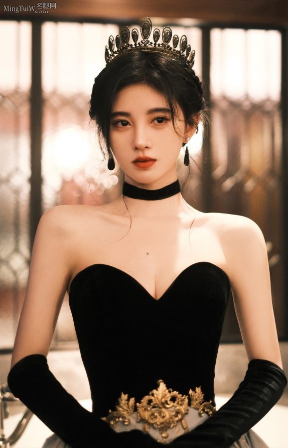 鞠婧祎暗夜公主造型穿低胸裙秀美沟(10/10)