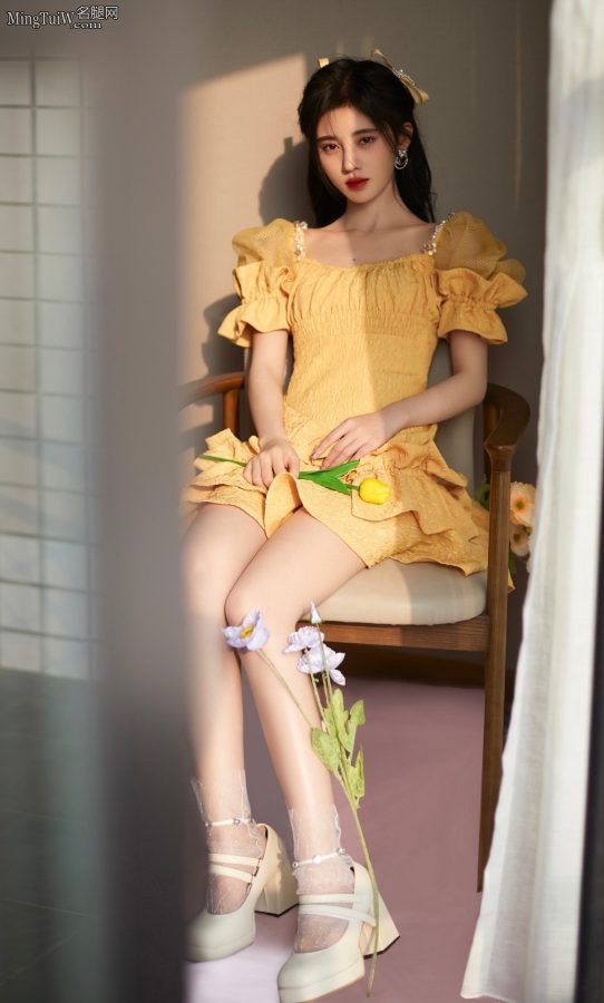 鞠婧祎青春美腿正是当年(3/6)