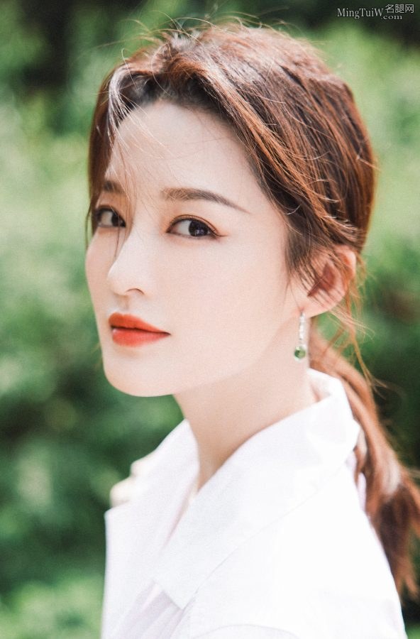 天仙小姐姐李沁玉足穿细跟凉鞋拍写真美的让人窒息(2/3)