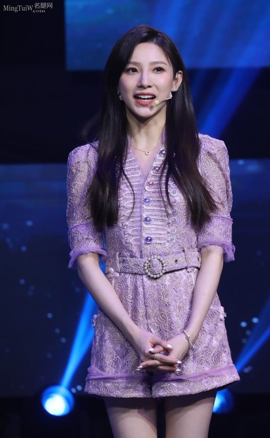 美腿小姐姐马凡舒这腿又直又长(3/5)