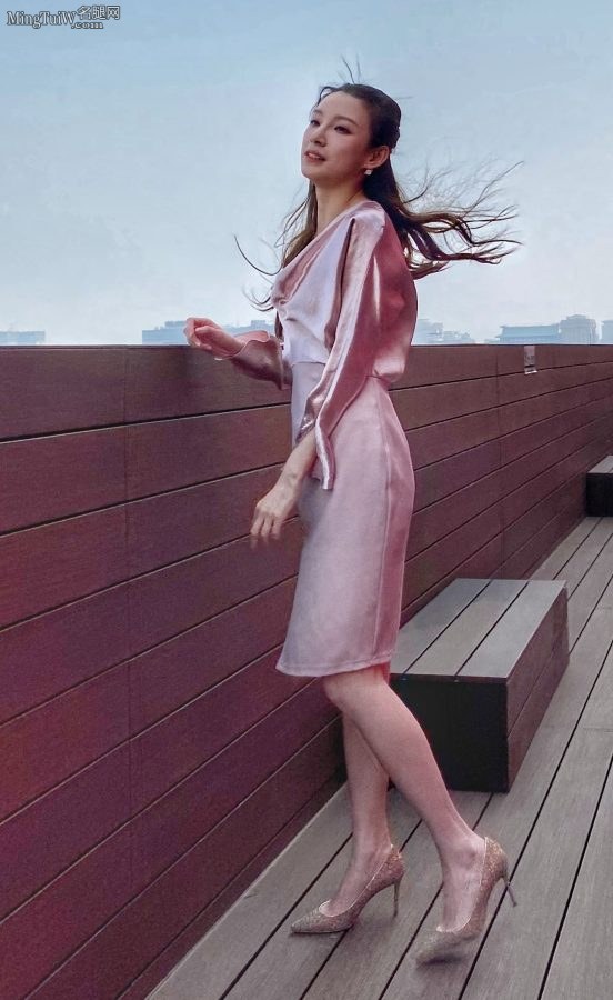 Ma Fanshu's slender figure and thin legs(2/6)