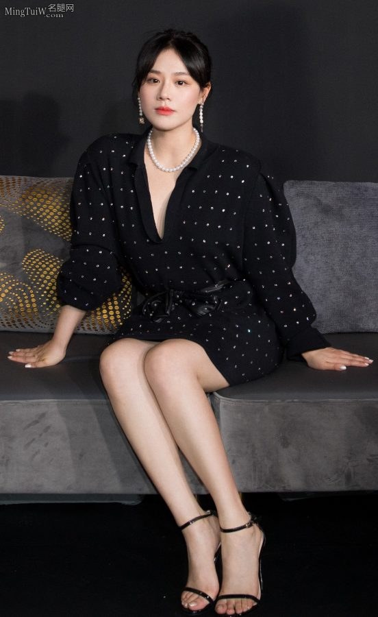 女演员马思纯美腿高跟玉足活动图(4/9)