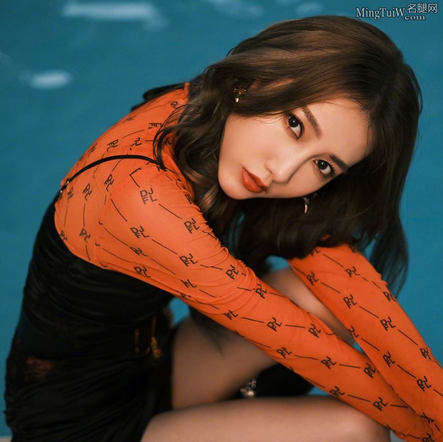 弦子火辣身材美大腿穿长靴(3/4)