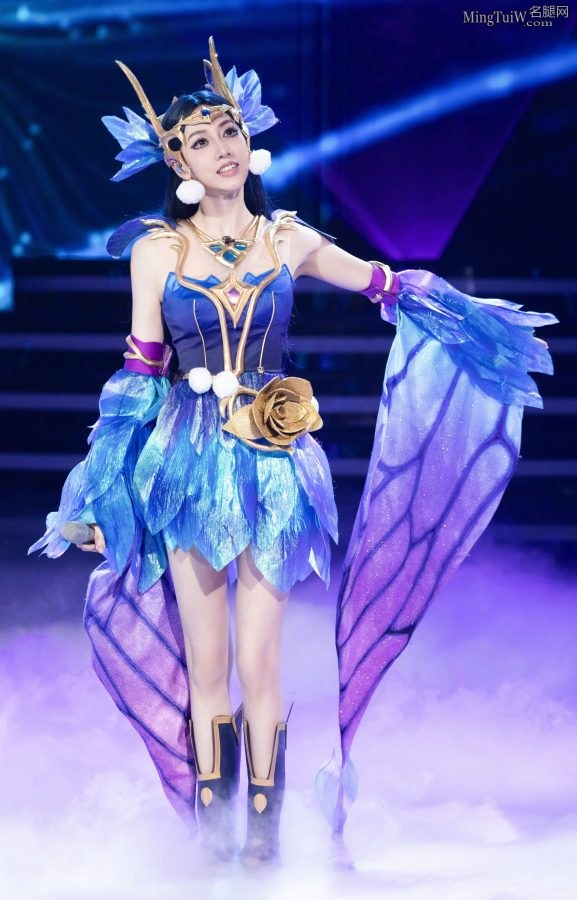弦子Cosplay王者荣耀貂蝉，这双白大腿就很传神(1/6)