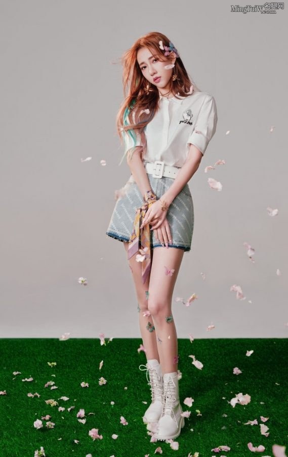 弦子花季少女风格短裙美腿写真(1/2)