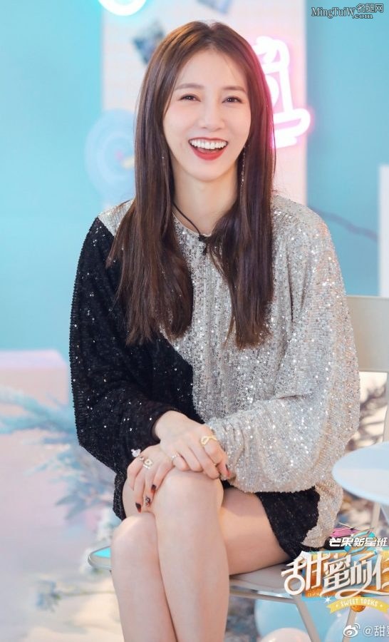 《甜蜜的任务》录制弦子夹腿坐姿(7/7)