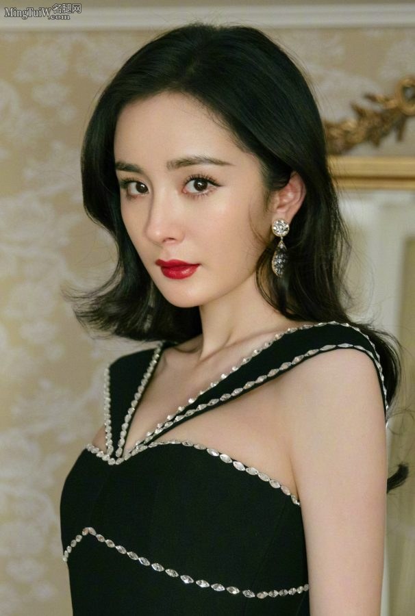 杨幂贵气写真大片这高跟脚绝对极品(4/9)