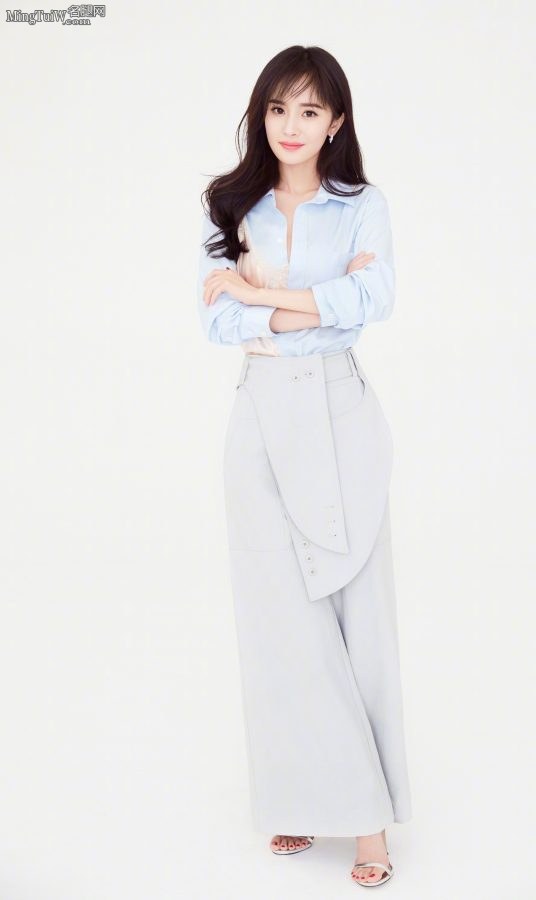 清纯甜幂女明星杨幂红指甲油美足(1/2)