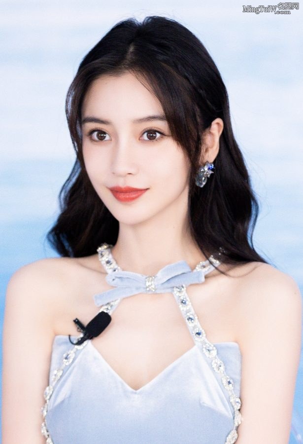 安慕希酸奶代言人杨颖宣传活动颜值美艳(3/5)