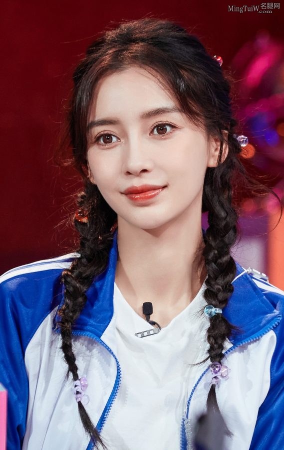 Angelababy杨颖两条黑辫子变身学生妹清纯动人(6/6)